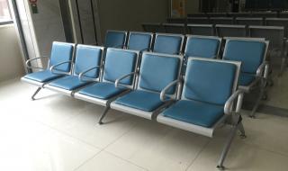 医院回应坐椅子收费